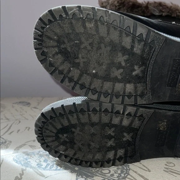 London Fog Black and Gray Winter Boots with Faux Fur - Picture 12 of 14